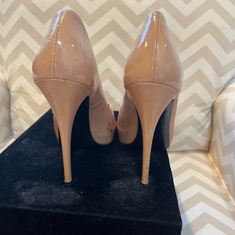 Stuart Weitzman nude peep toe high heels, size 9.5 - Picture 4 of 9